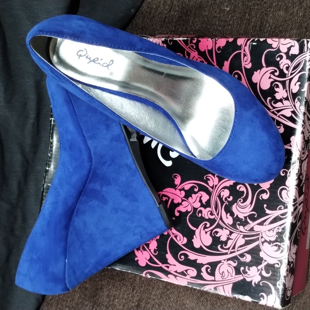 Hot Blue Suede Wedges, ADORABLE, NEW with BOX🖤